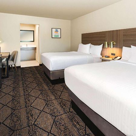 Ramada By Wyndham Modesto Yosemite Area Hotel Exterior foto