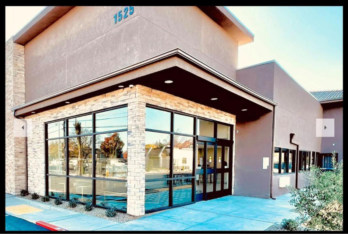Ramada By Wyndham Modesto Yosemite Area Hotel Exterior foto