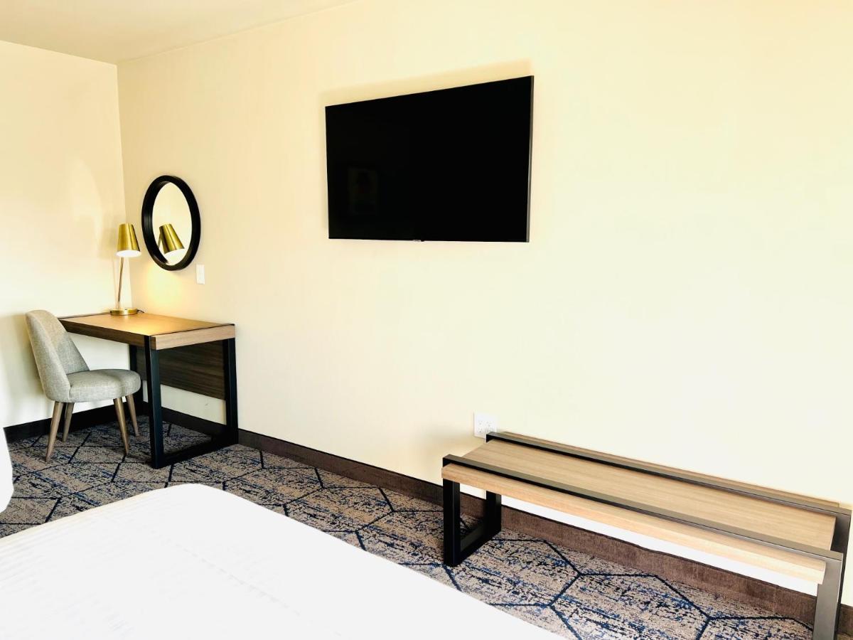 Ramada By Wyndham Modesto Yosemite Area Hotel Exterior foto