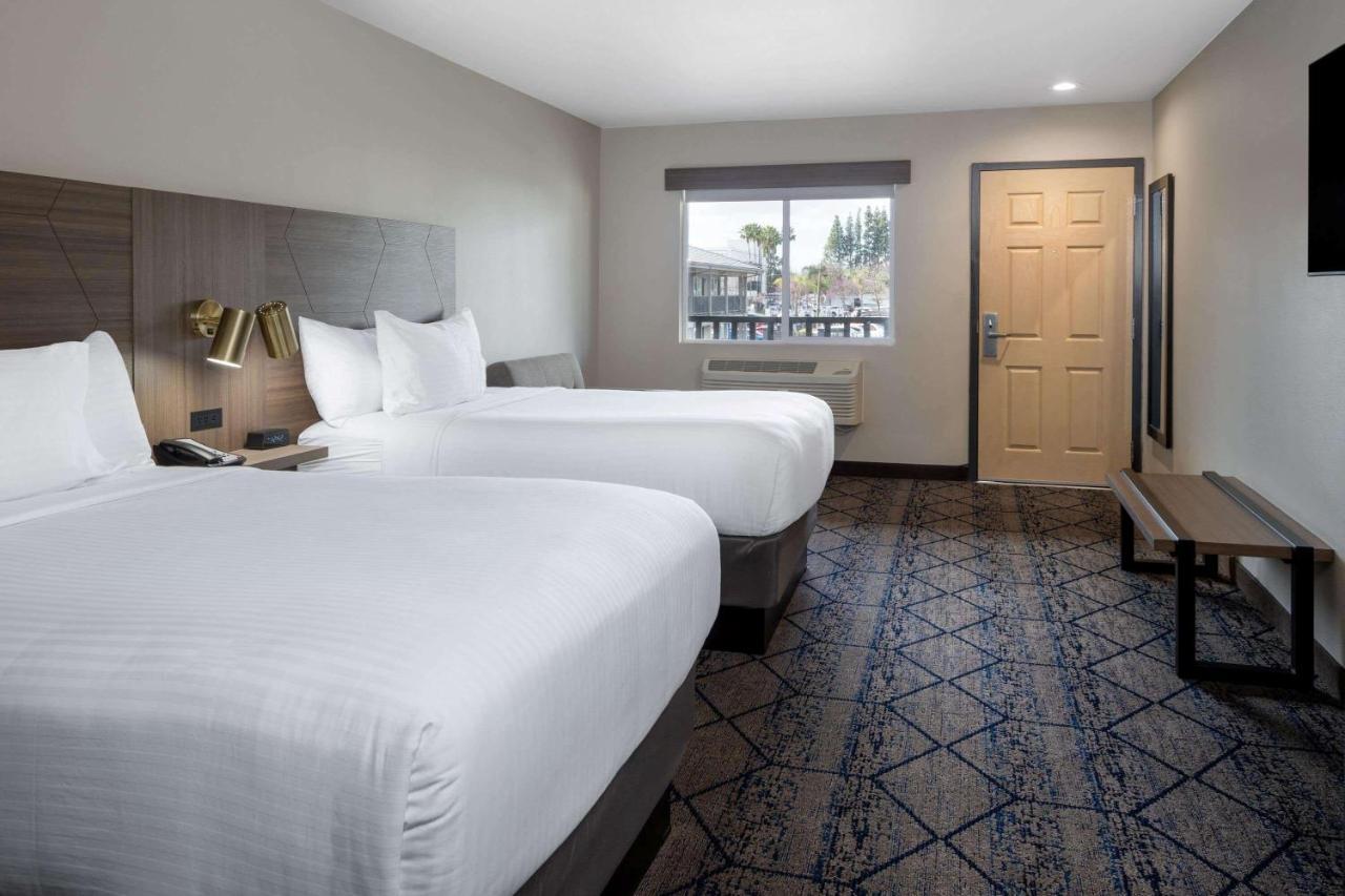 Ramada By Wyndham Modesto Yosemite Area Hotel Exterior foto