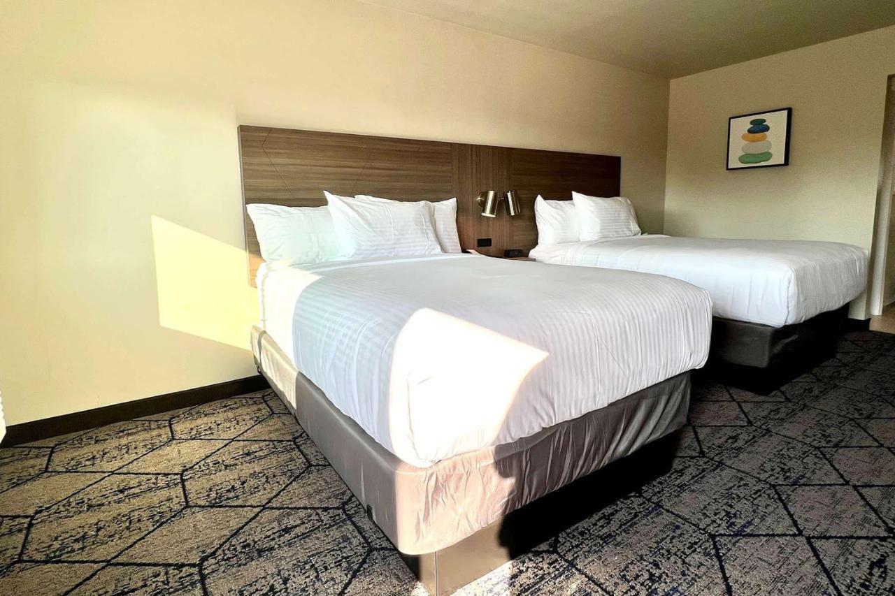 Ramada By Wyndham Modesto Yosemite Area Hotel Exterior foto