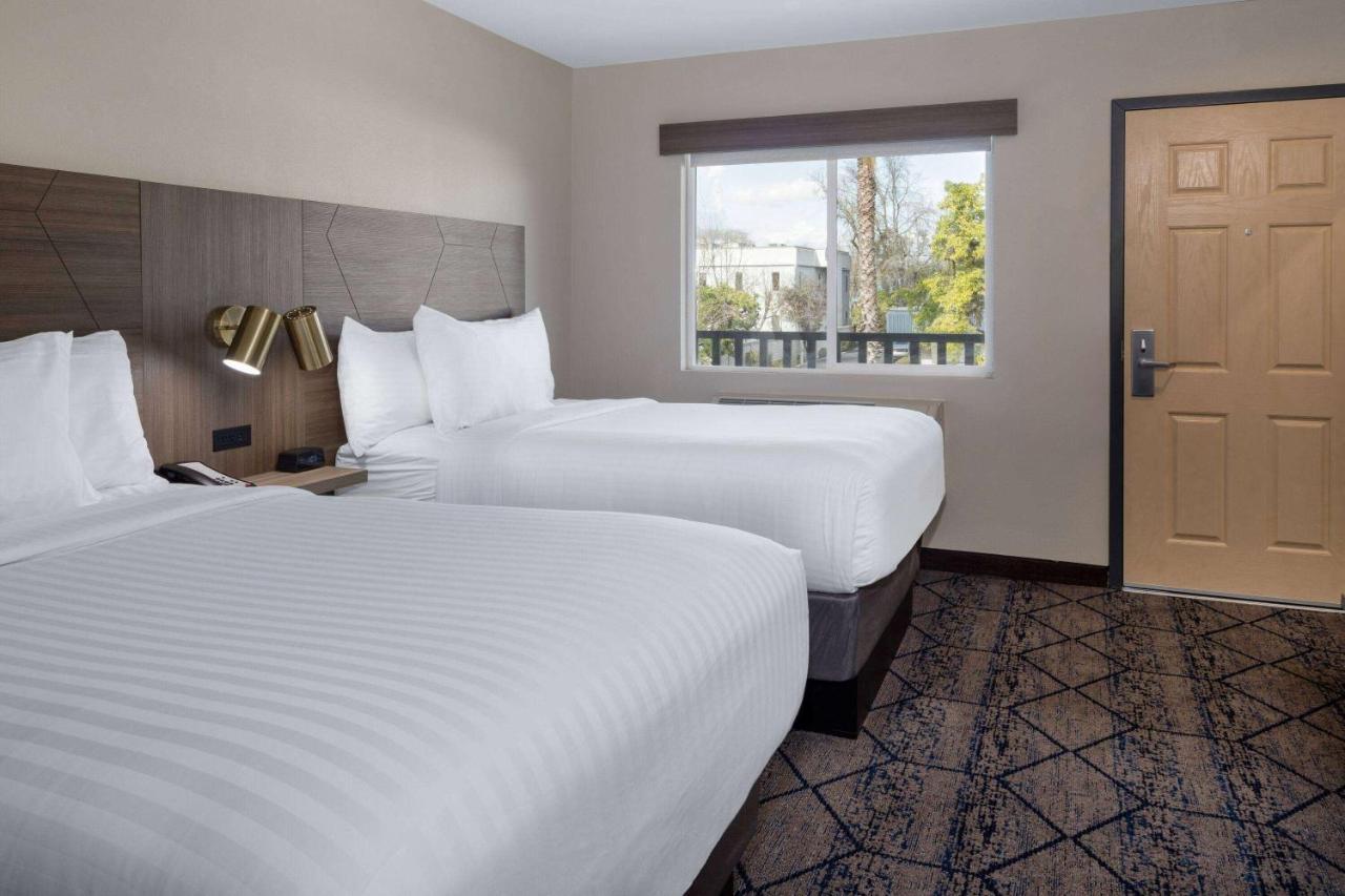 Ramada By Wyndham Modesto Yosemite Area Hotel Exterior foto