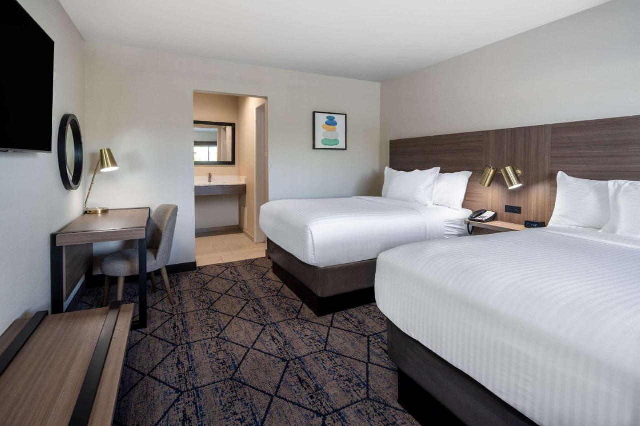 Ramada By Wyndham Modesto Yosemite Area Hotel Exterior foto