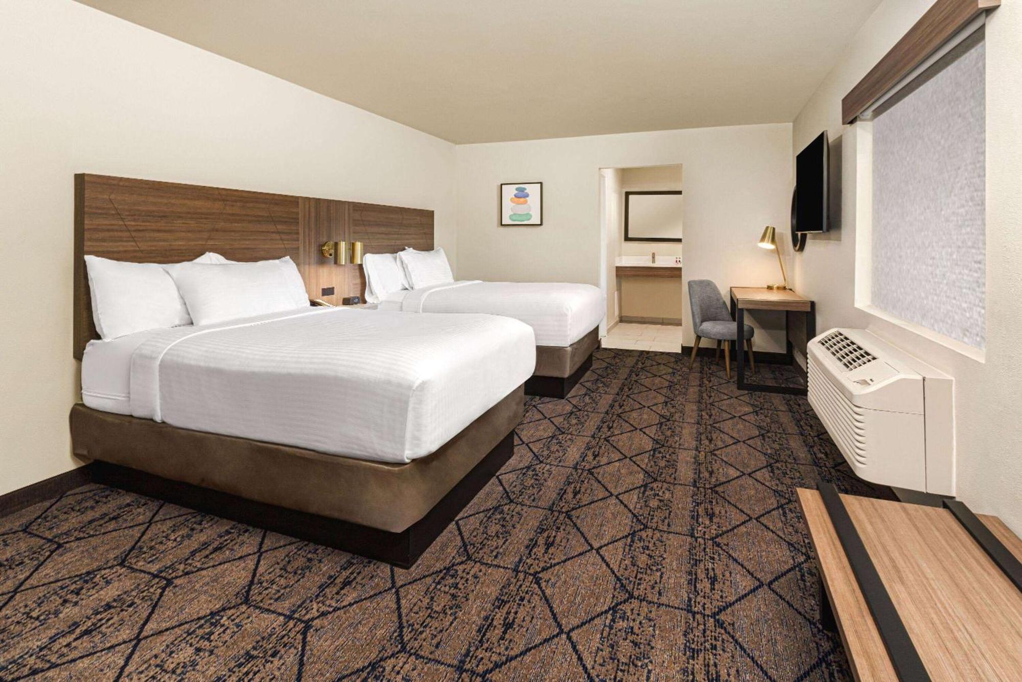 Ramada By Wyndham Modesto Yosemite Area Hotel Exterior foto