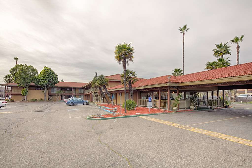 Ramada By Wyndham Modesto Yosemite Area Hotel Exterior foto