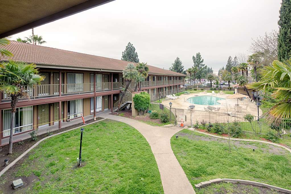 Ramada By Wyndham Modesto Yosemite Area Hotel Exterior foto