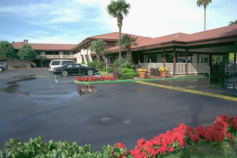 Ramada By Wyndham Modesto Yosemite Area Hotel Exterior foto