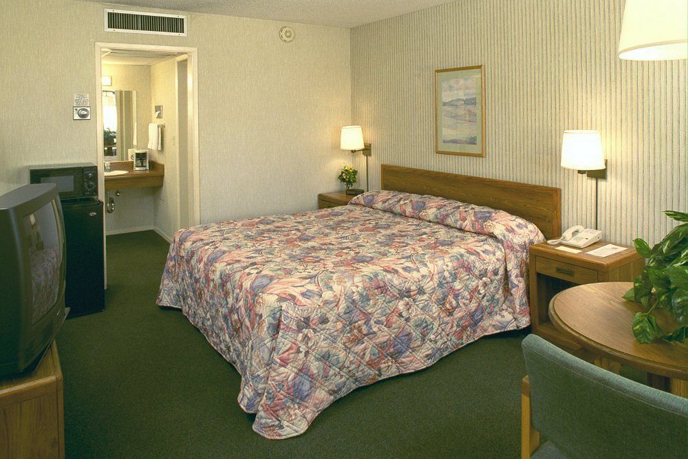 Ramada By Wyndham Modesto Yosemite Area Hotel Exterior foto